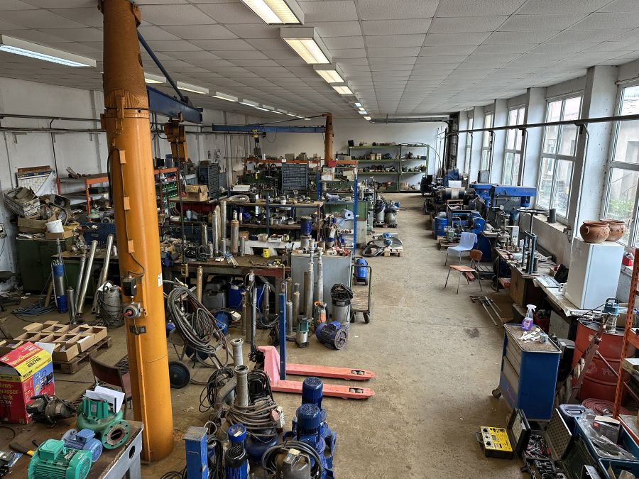 Werkstatteinrichtung mit Drehmaschinen, Messtechnik, Werkbänken und Rohrlager